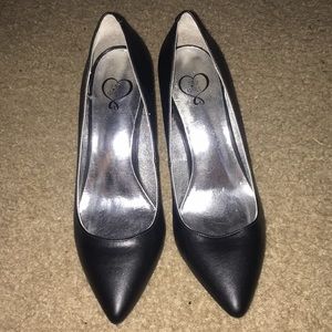 Black Pumps